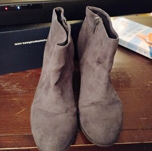 Excellent Condition Ladies Old Navy Gray Suede Ankle Boots Size 9